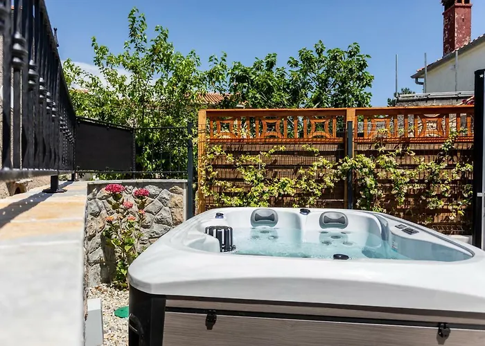 Relax Village Home Mare